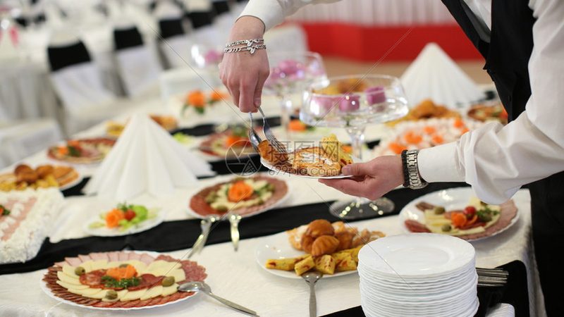 休闲食品代加工模式具有以下优势：